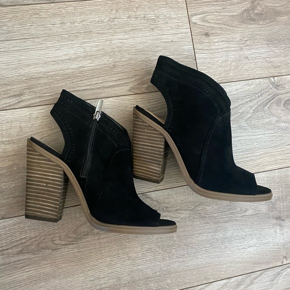 NWT Vince Camuto Koral Block Heeled Peep Toe Suede Bootie BLACK - SIZE 8… - Picture 9 of 9